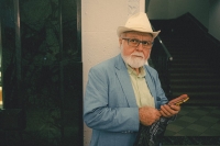 Waarom iedereen zich in 2026 kleedt als een chique opa