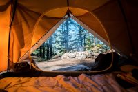 Waarom Nederland massaal de tent in gaat